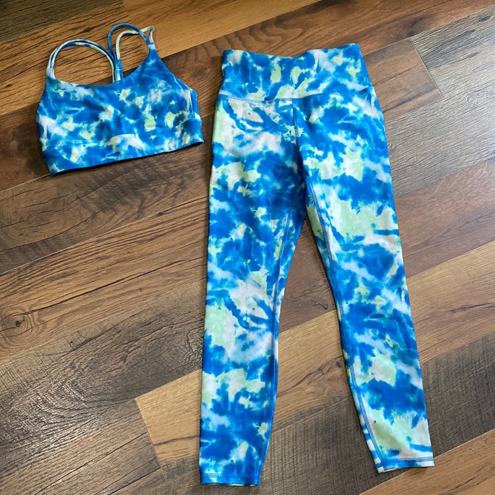 Ellie sports bra and leggings set. Only worn a few times!